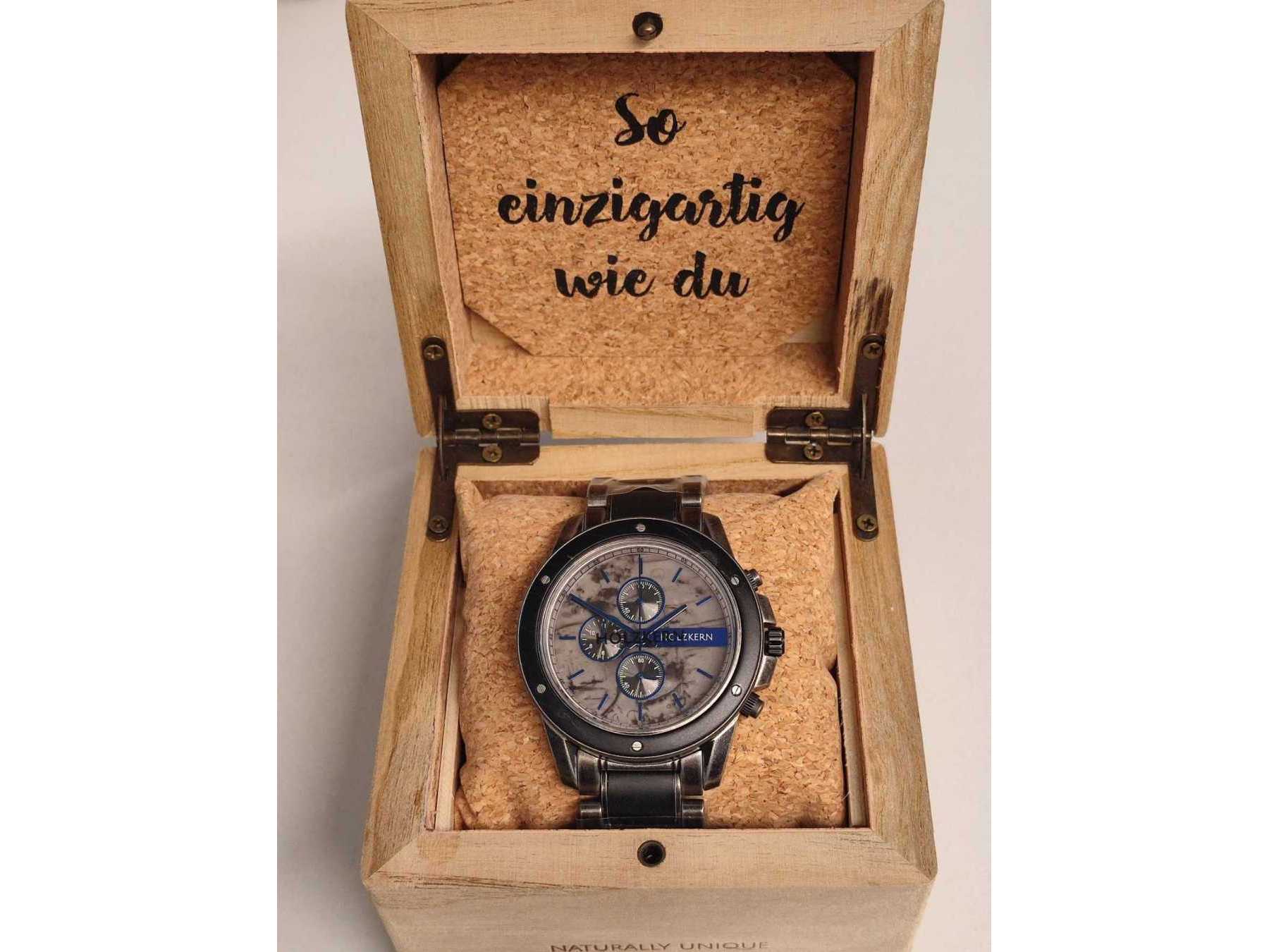 Uhr in Uhrenbox