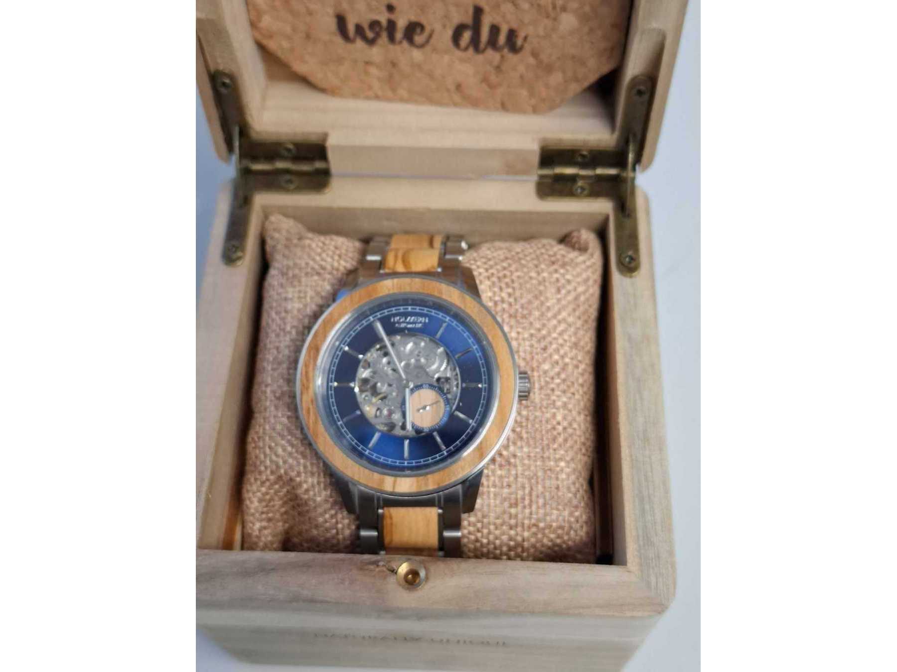 Uhr in Uhrenbox