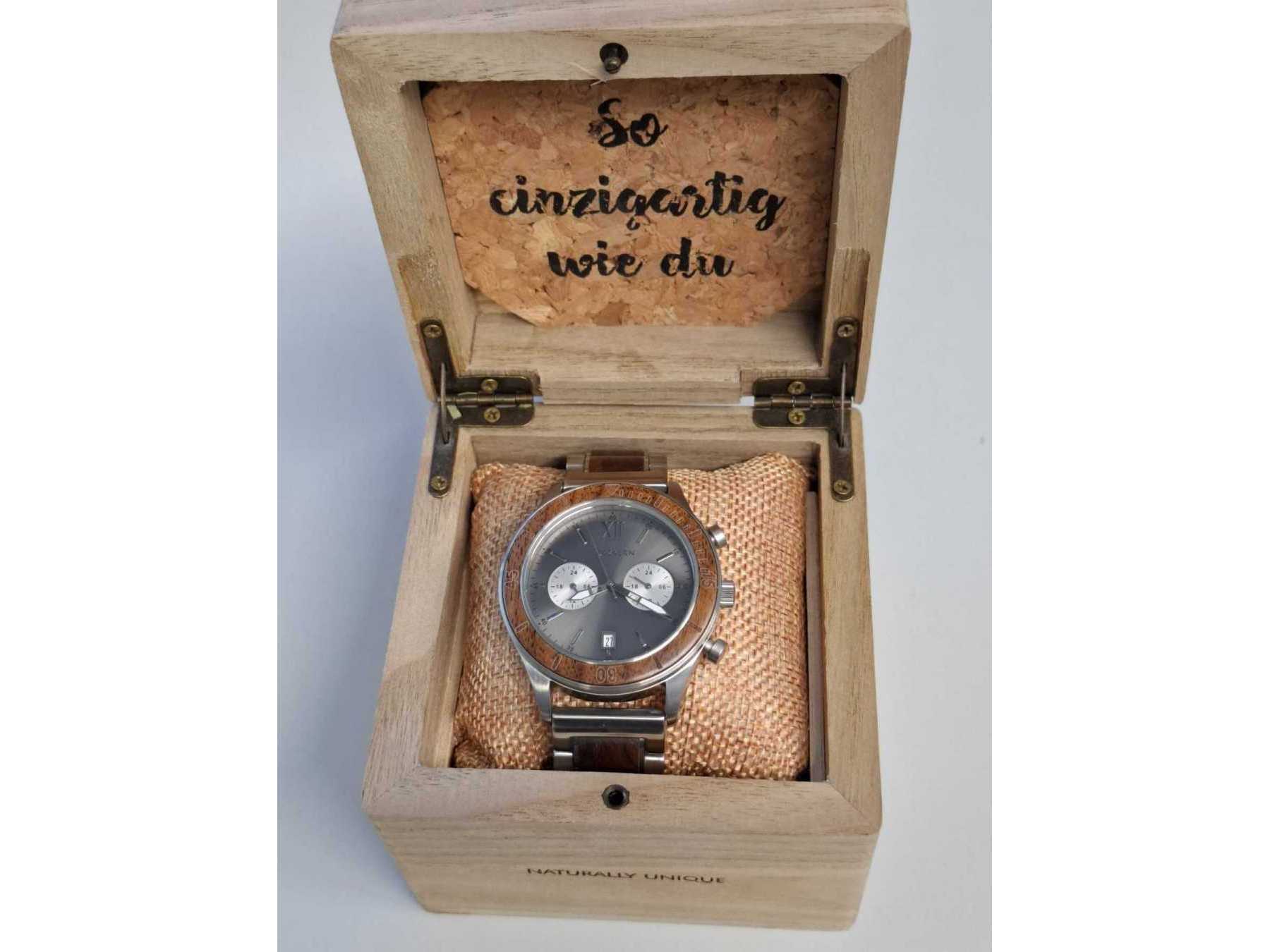Uhr in Uhrenbox