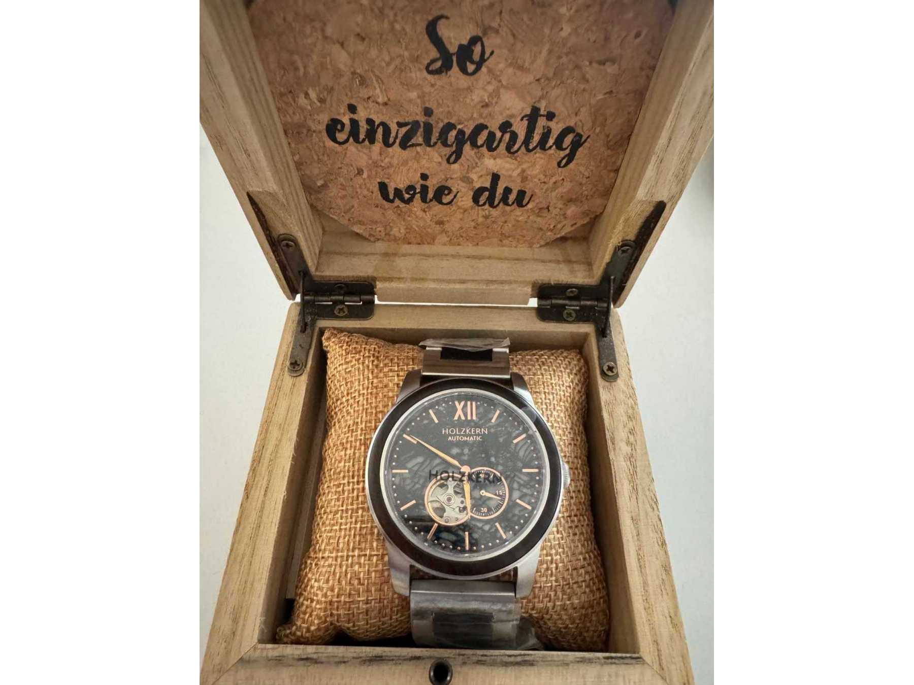 Uhr in Schachtel