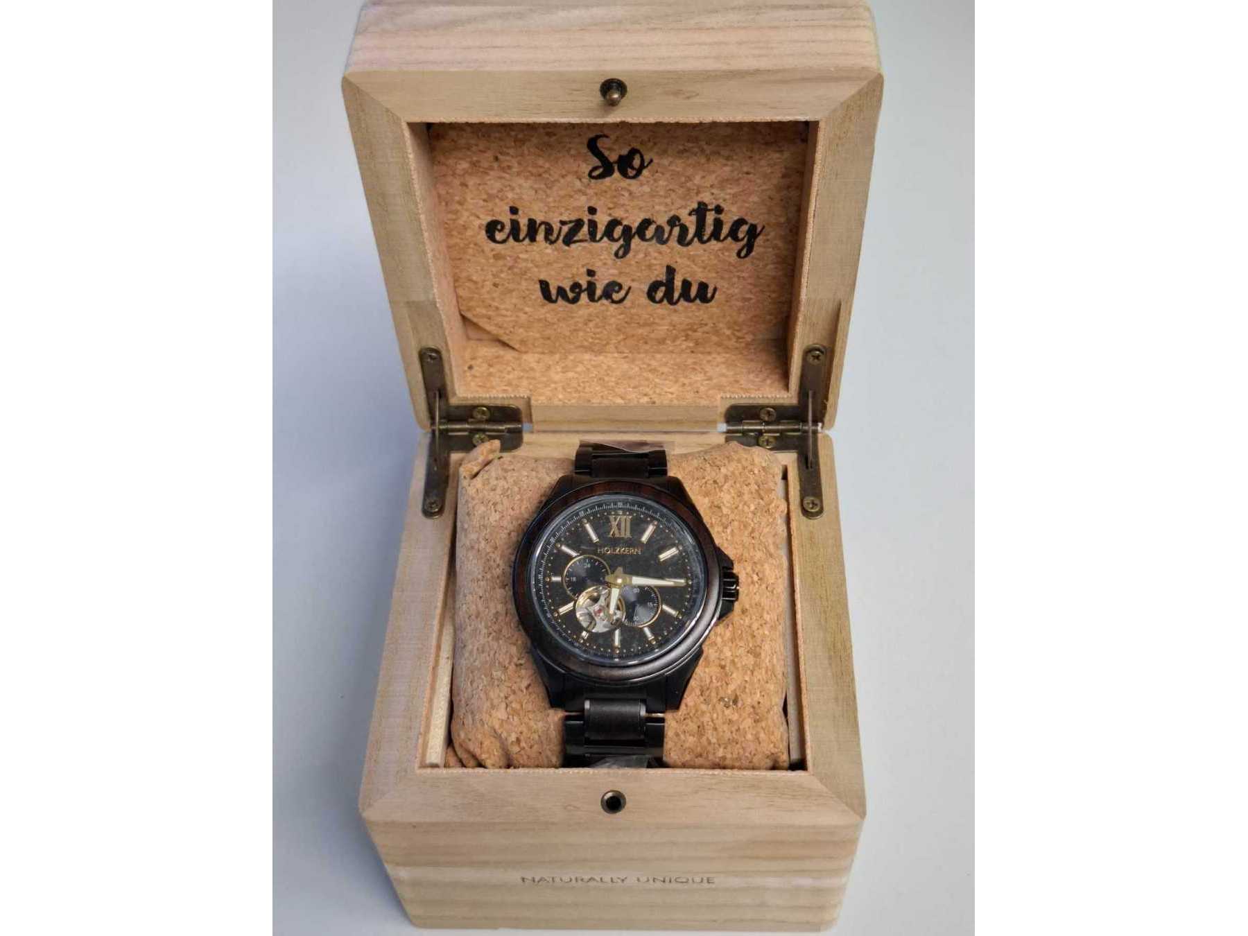 Uhr in Uhrenbox
