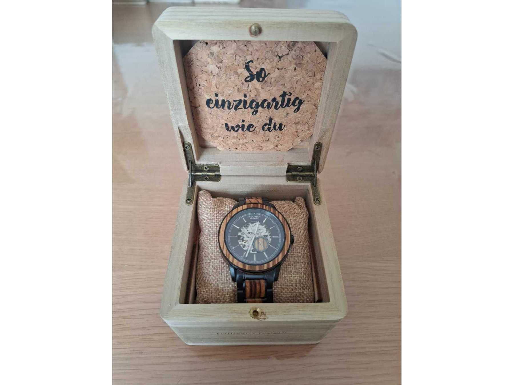 Uhr in Box