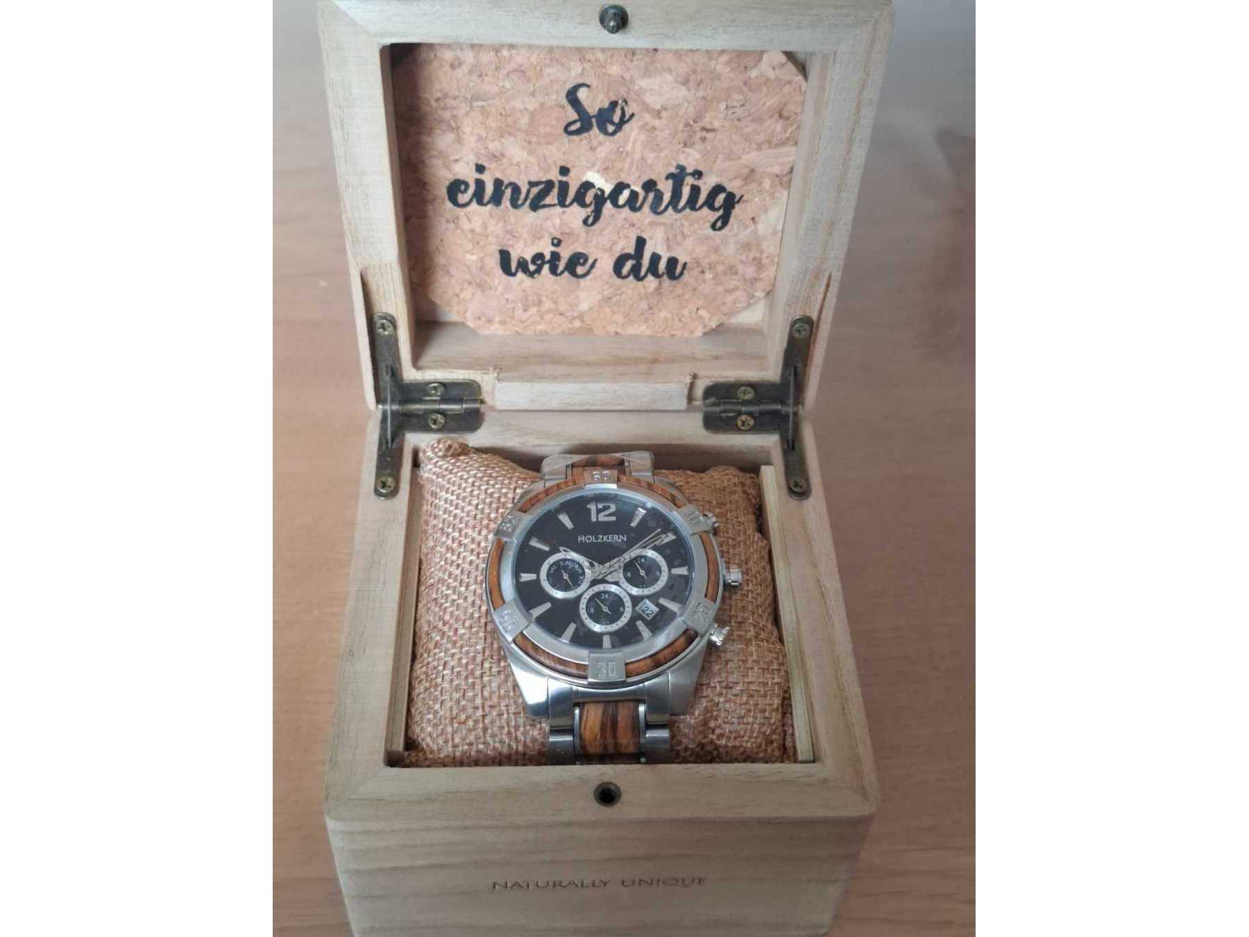 Uhr in Box