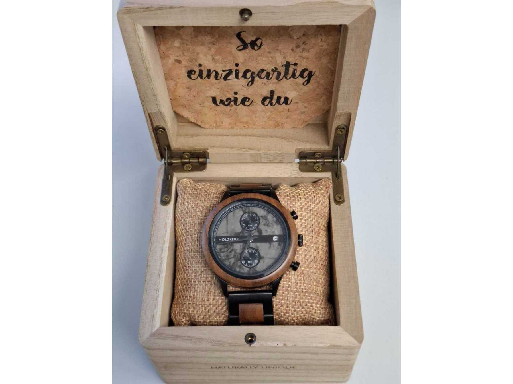 Uhr in Uhrenbox