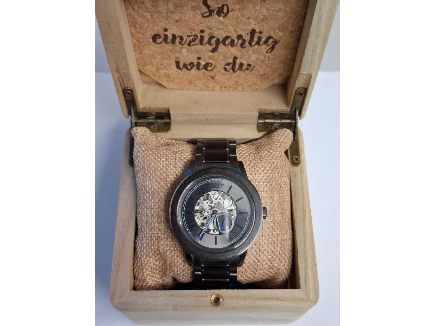 Uhr in Box