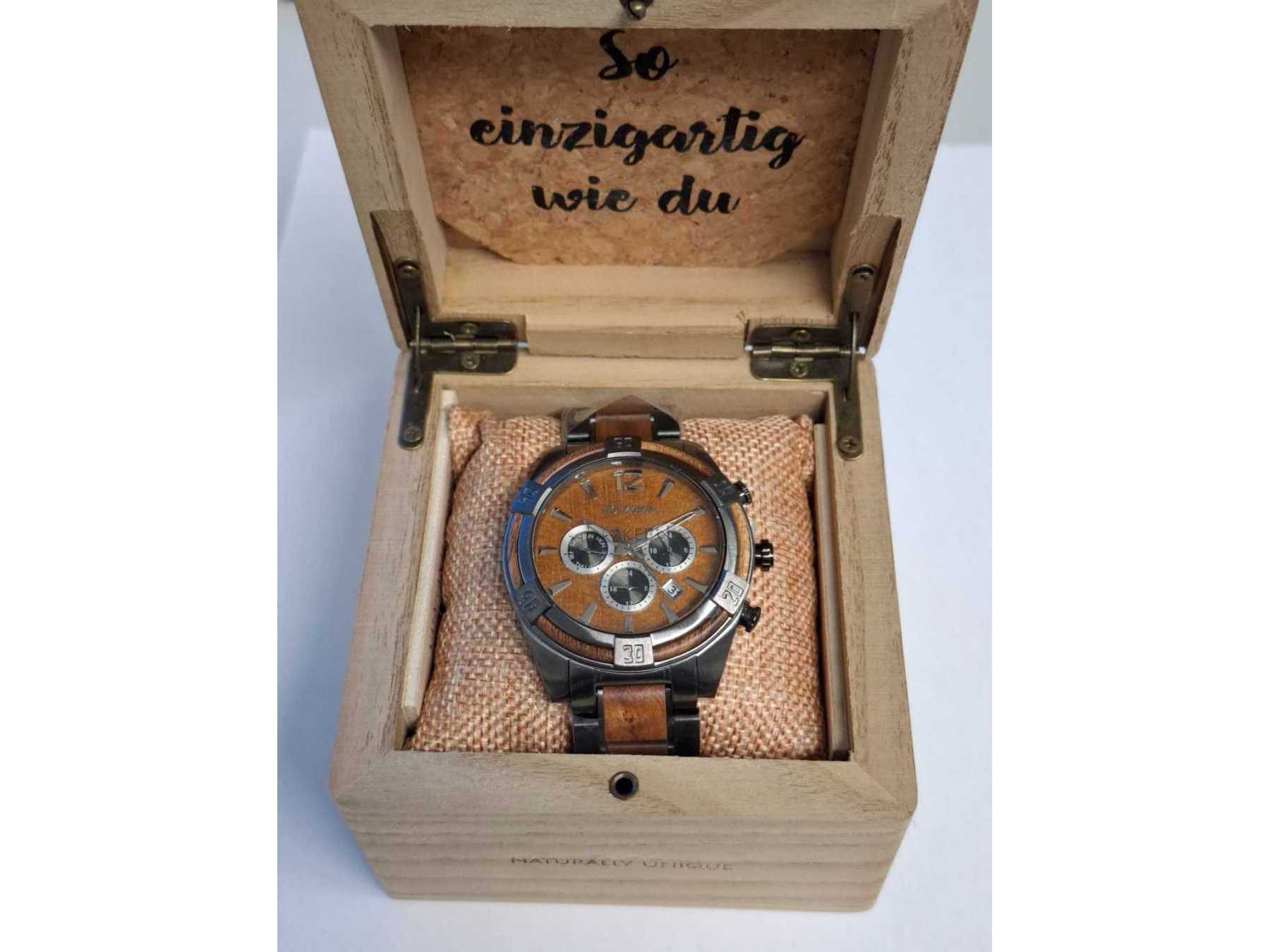 Uhr in Box