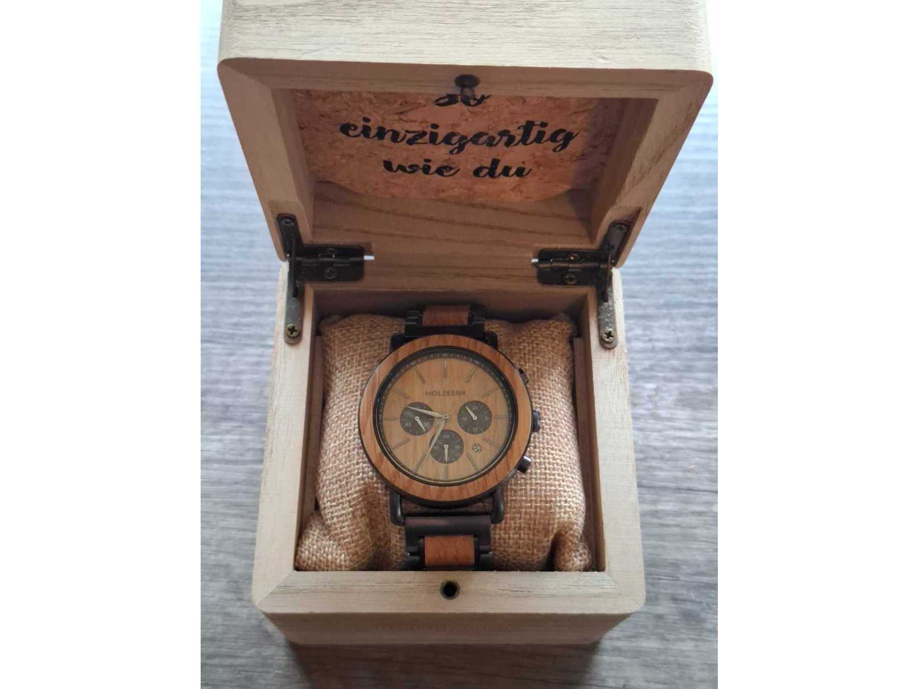 Uhr in Box