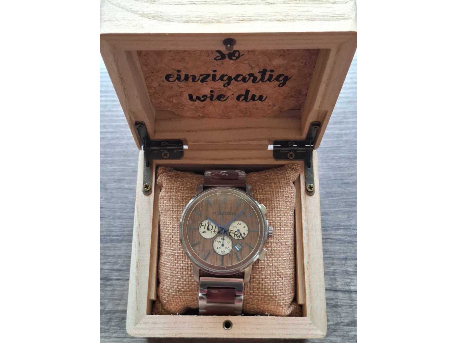 Uhr in Uhrenbox