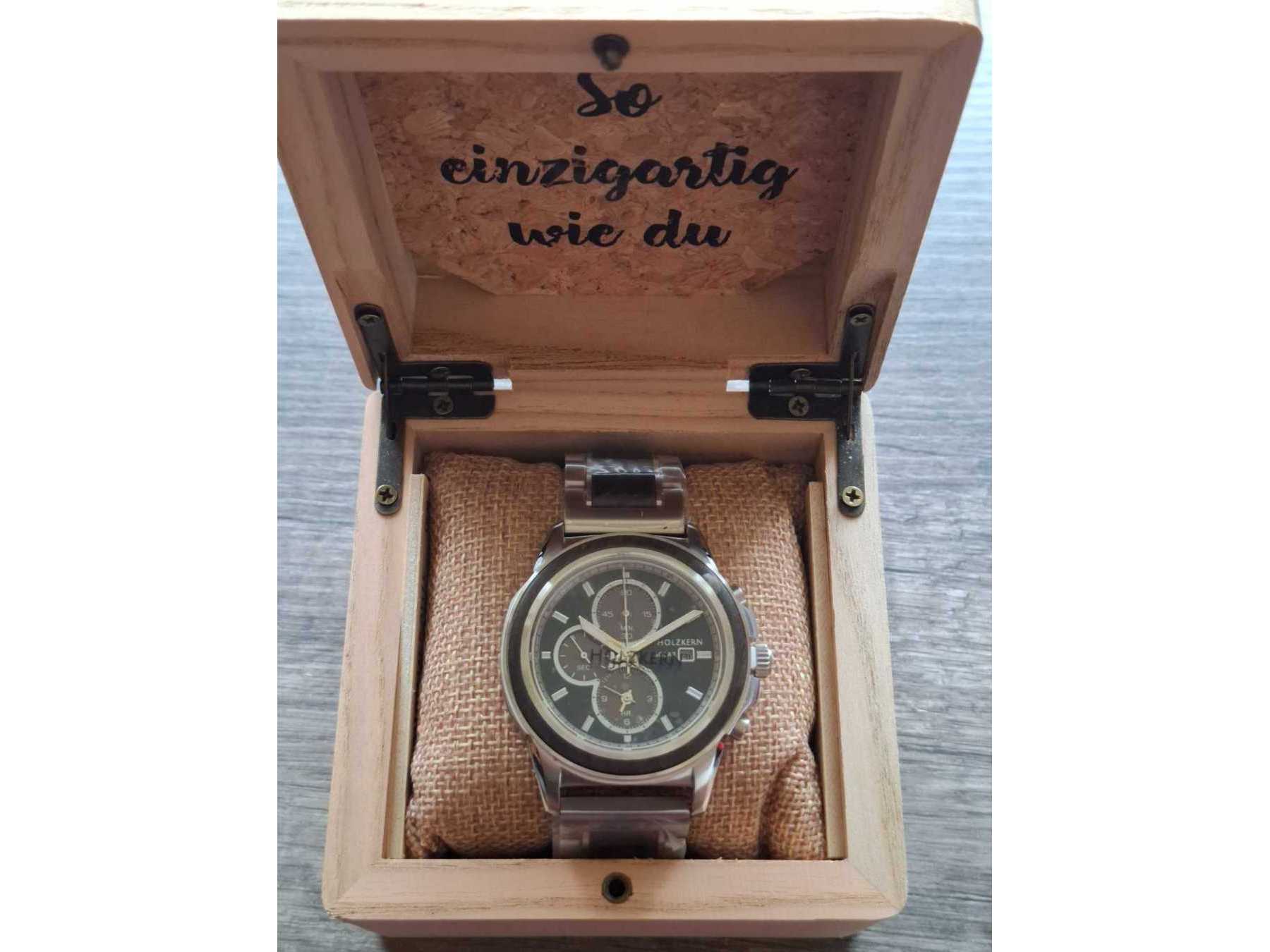 Uhr in Uhrenbox