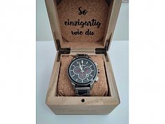 Uhr in Box