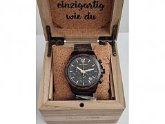 Uhr in Uhrenbox