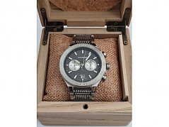 Uhr in Uhrenbox