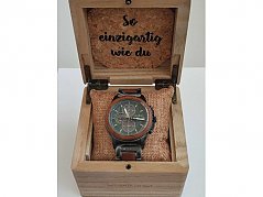 Uhr in Uhrenbox