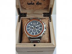 Uhr in Uhrenbox