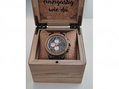 Uhr in Uhrenbox