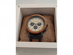 Uhr in Box