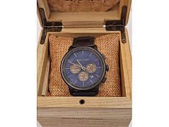 Uhr in Box