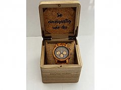 Uhr in Box
