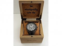 Uhr in Box