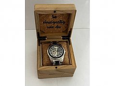Uhr in Box