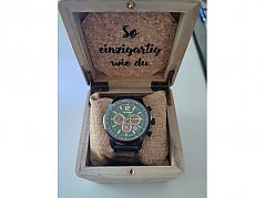 Uhr in Uhrenbox