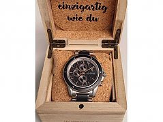 Uhr in Uhrenbox