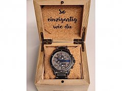 Uhr in Uhrenbox
