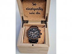 Uhr in Uhrenbox
