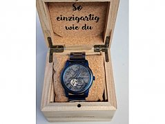 Uhr in Uhrenbox