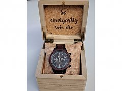 Uhr in Uhrenbox