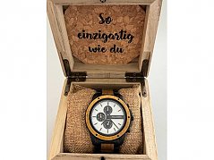Uhr in Box