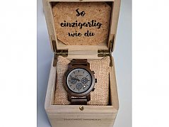 Uhr in Box