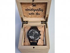 Uhr in Uhrenbox