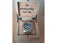 Uhr in Box