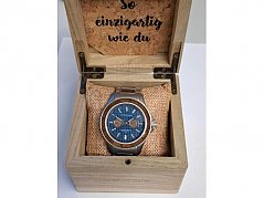 Uhr in Box