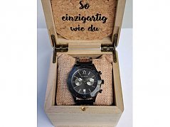 Uhr in Box
