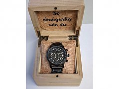 Uhr in Box