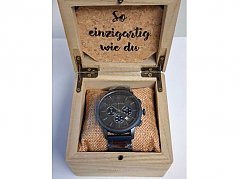 Uhr in Box