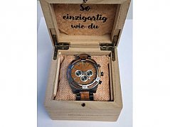 Uhr in Box