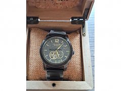 Uhr in Box