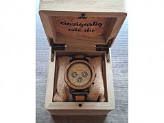 Uhr in Box