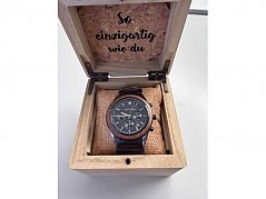 Uhr mit Verpackung
