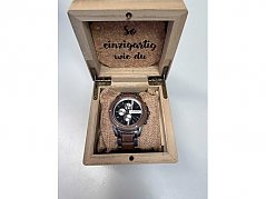Uhr mit Umverpackung