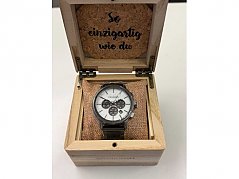 Uhr mit Verpackung