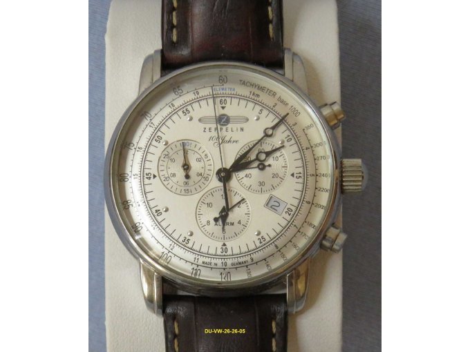 Herrenarmbanduhr Zeppelin „100 Jahre“ mit braunem Armband Herrenarmbanduhr Zeppelin „100 Jahre“ mit braunem Armband