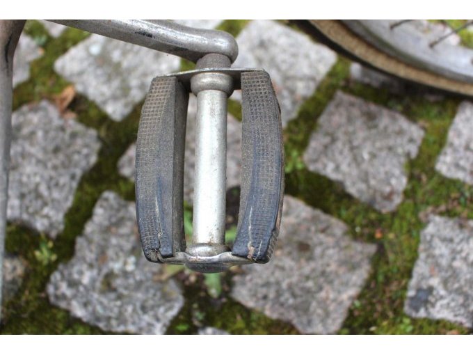 Pedal mit Beschädigung