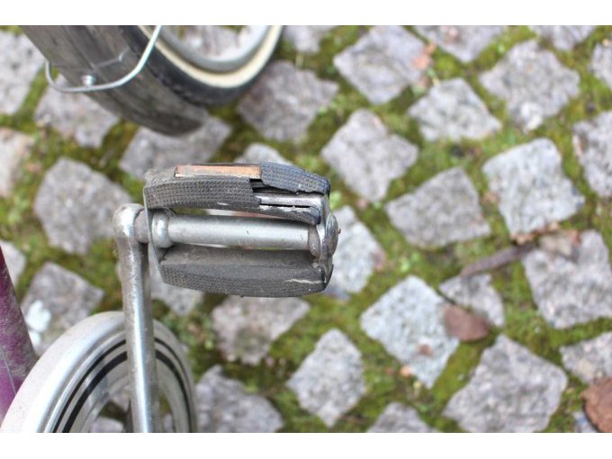 Pedal mit Beschädigung