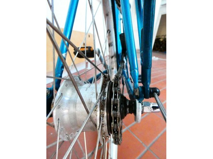 Kettler Paramount_ Fahrradkette von hinten aus gesehen nach vorn