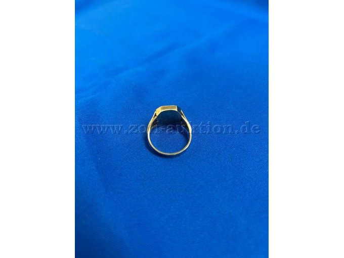 Monogrammring von hinten