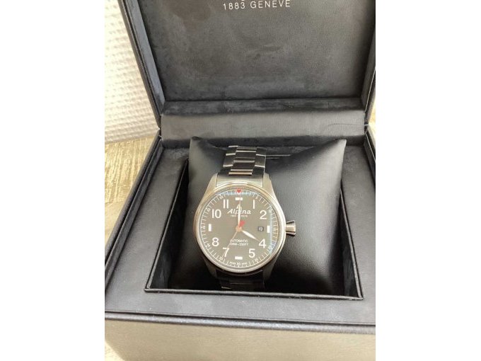 Ansicht der Uhr in Box